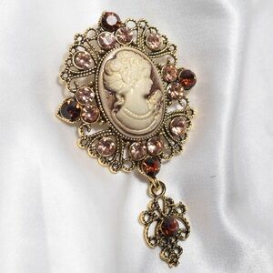✨Anthropologie Gwyneth Vintage Style Victorian Brooch